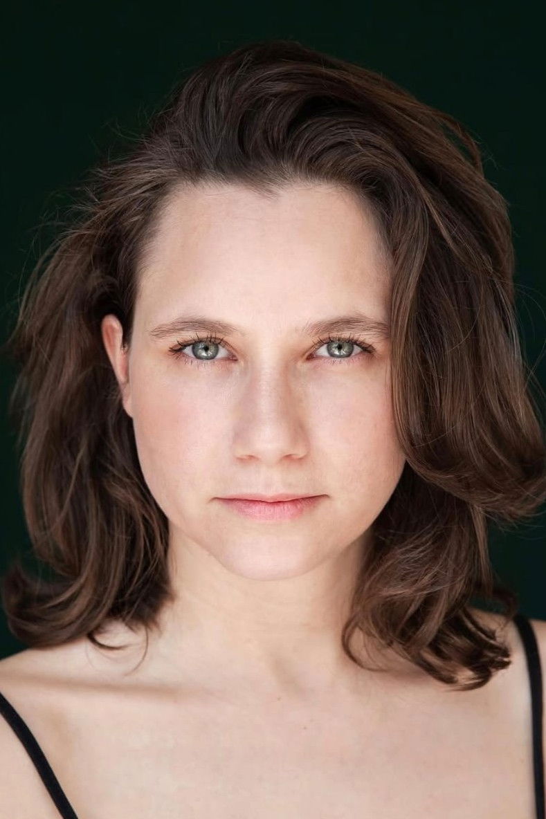 Carolina Salles backdrop