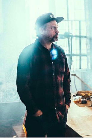 Nuno Alberto backdrop