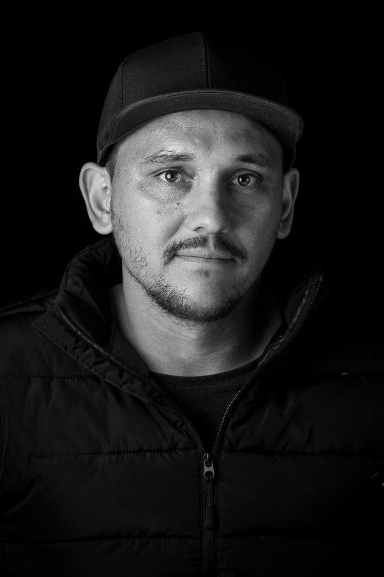 Isaac Elliott backdrop