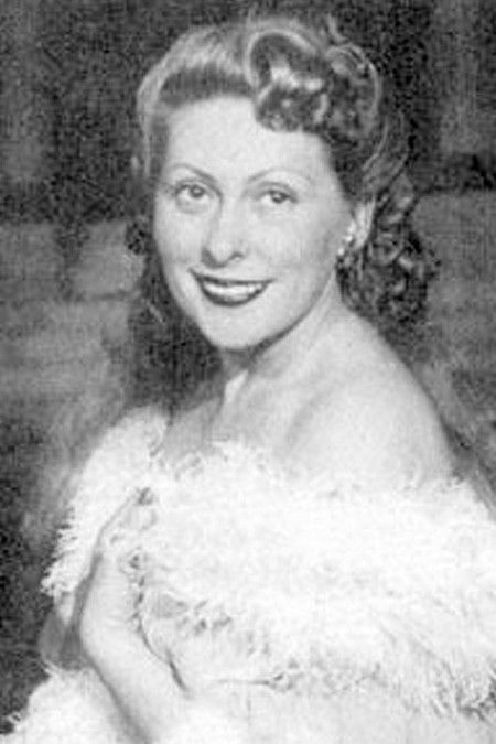 Eszter Réthy backdrop