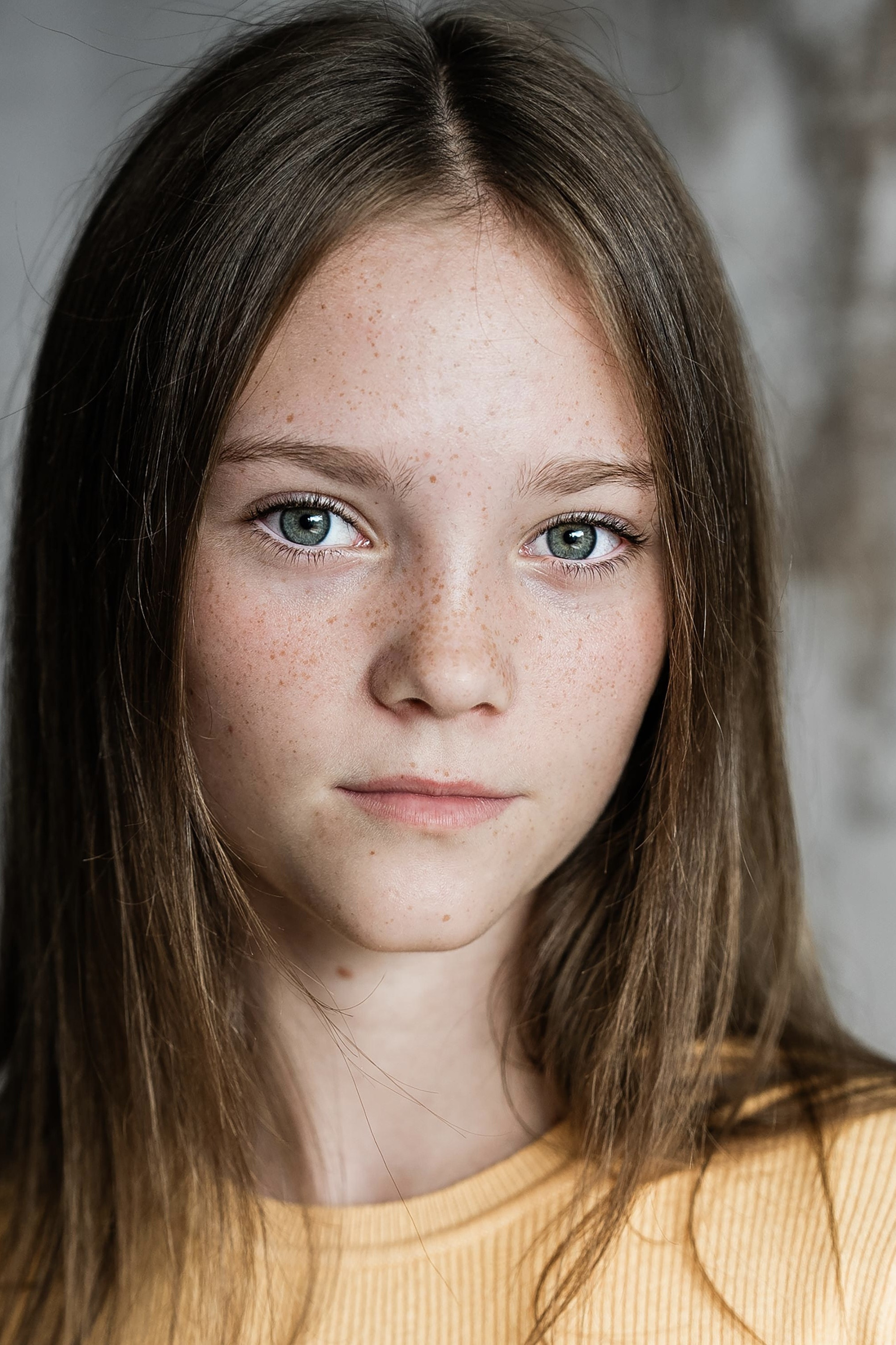 Mae Higgins backdrop