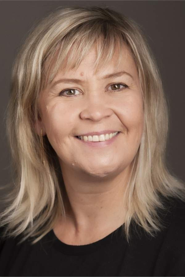 Lyndee-Jane Rutherford backdrop