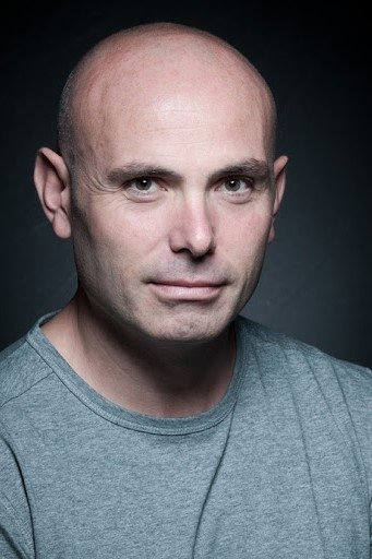 Toni Medina backdrop