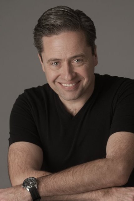 Inotay Ákos backdrop