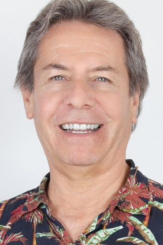 Claudio Valenzuela backdrop