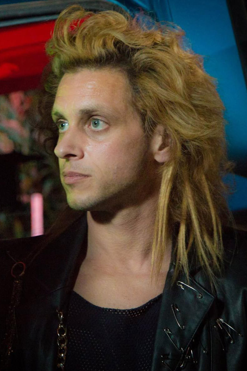 Johnny Bilson backdrop