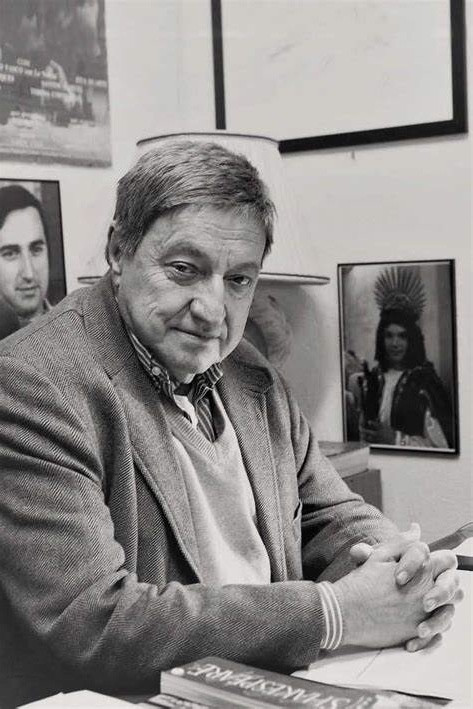 Carlos Avilez backdrop