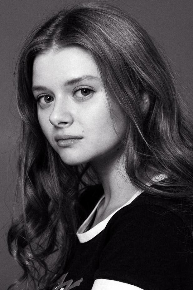 Alyssa Lozovskaya backdrop