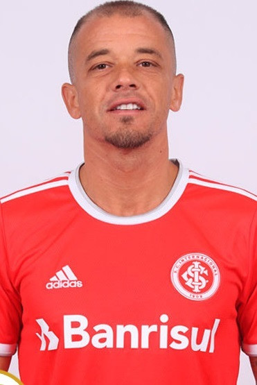 Andrés D'Alessandro backdrop