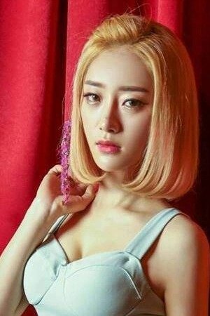 Lee Han-bit backdrop