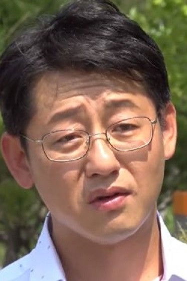 Yoon Taek-seung backdrop