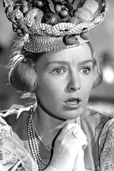 Tamara Sezenevskaya backdrop