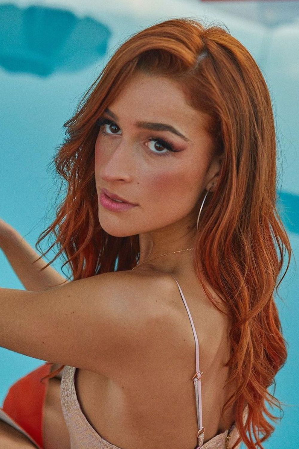 Belén Aguilera backdrop