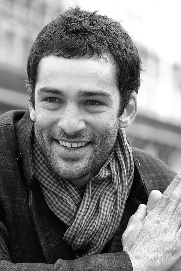 Nicolas Cazalé backdrop