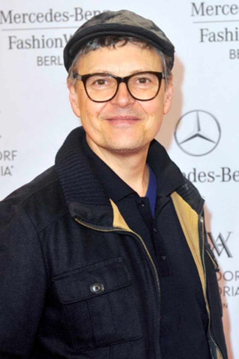 Rolf Scheider backdrop