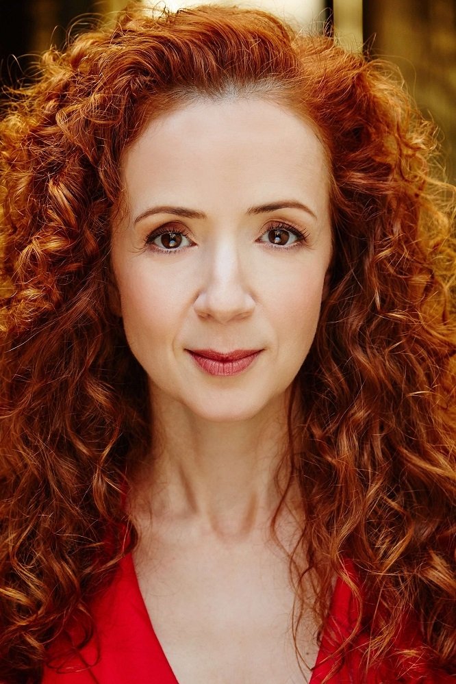 Ana Maria Belo backdrop