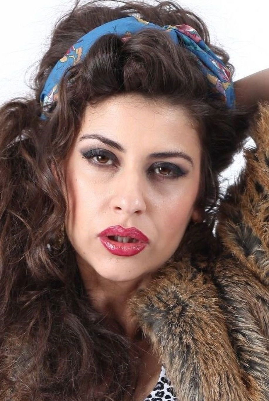 Letiția Vlădescu backdrop