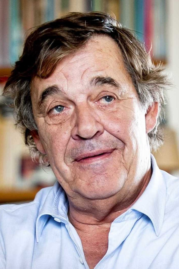 Miguel Sousa Tavares backdrop