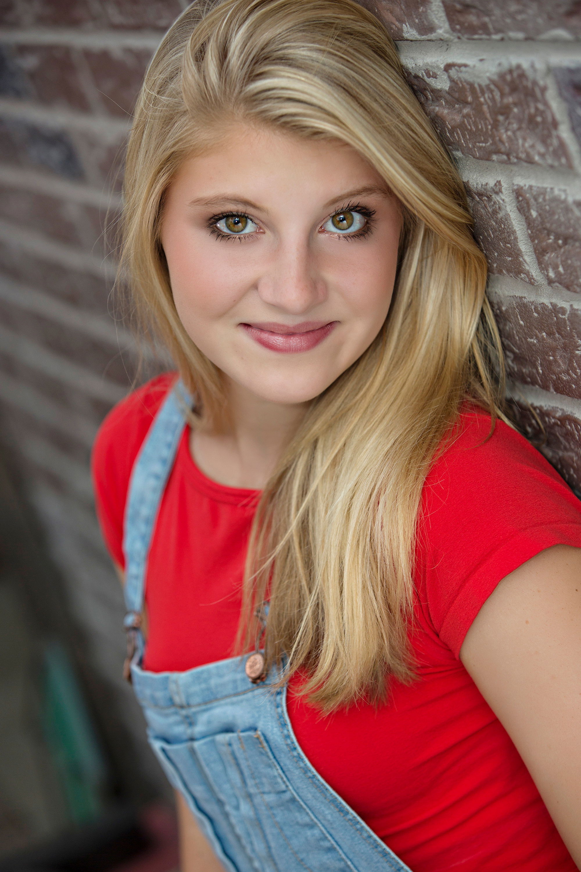 Anna Lasbury backdrop