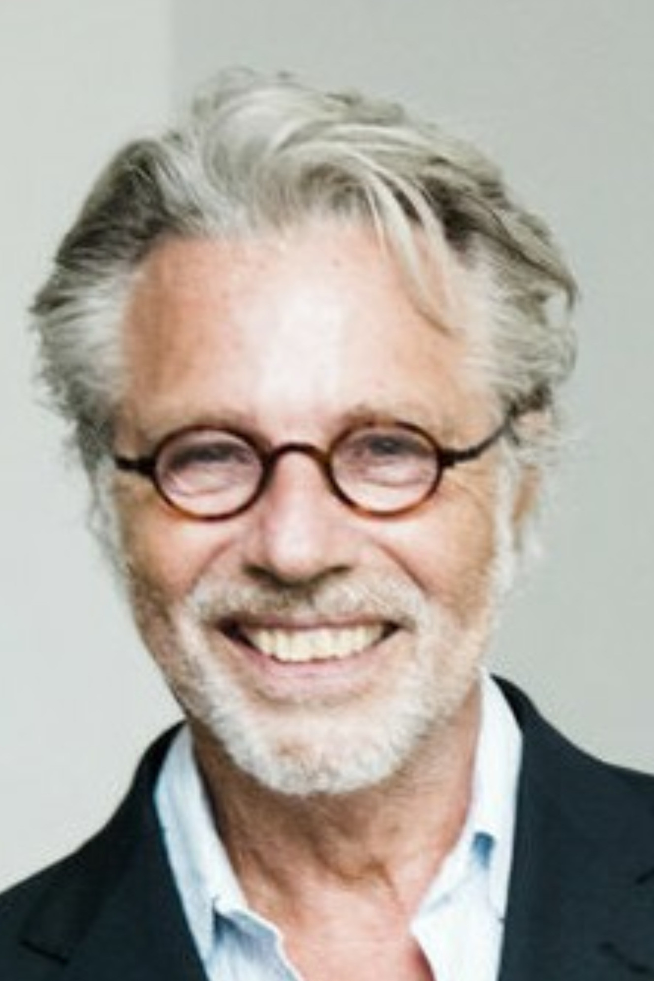 Adi Hirschal backdrop