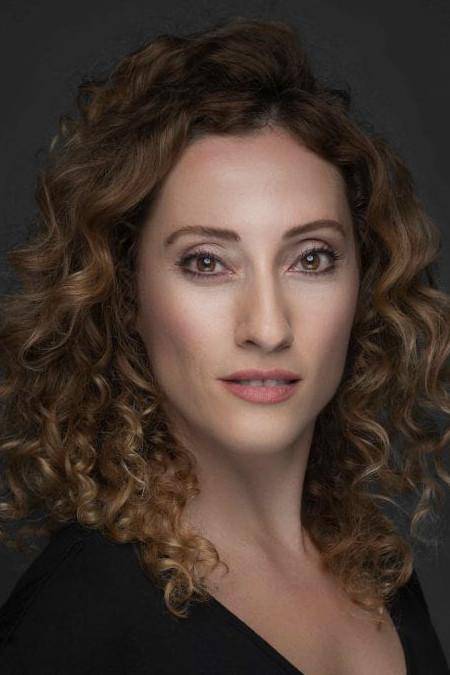 Berfu Öngören backdrop