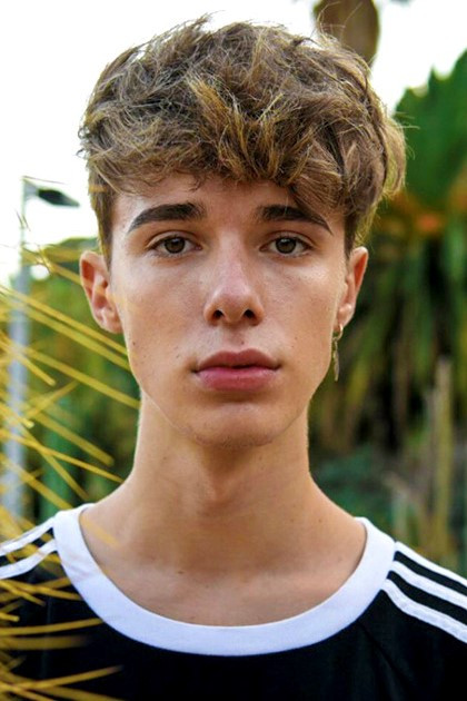 Alejandro Reina backdrop