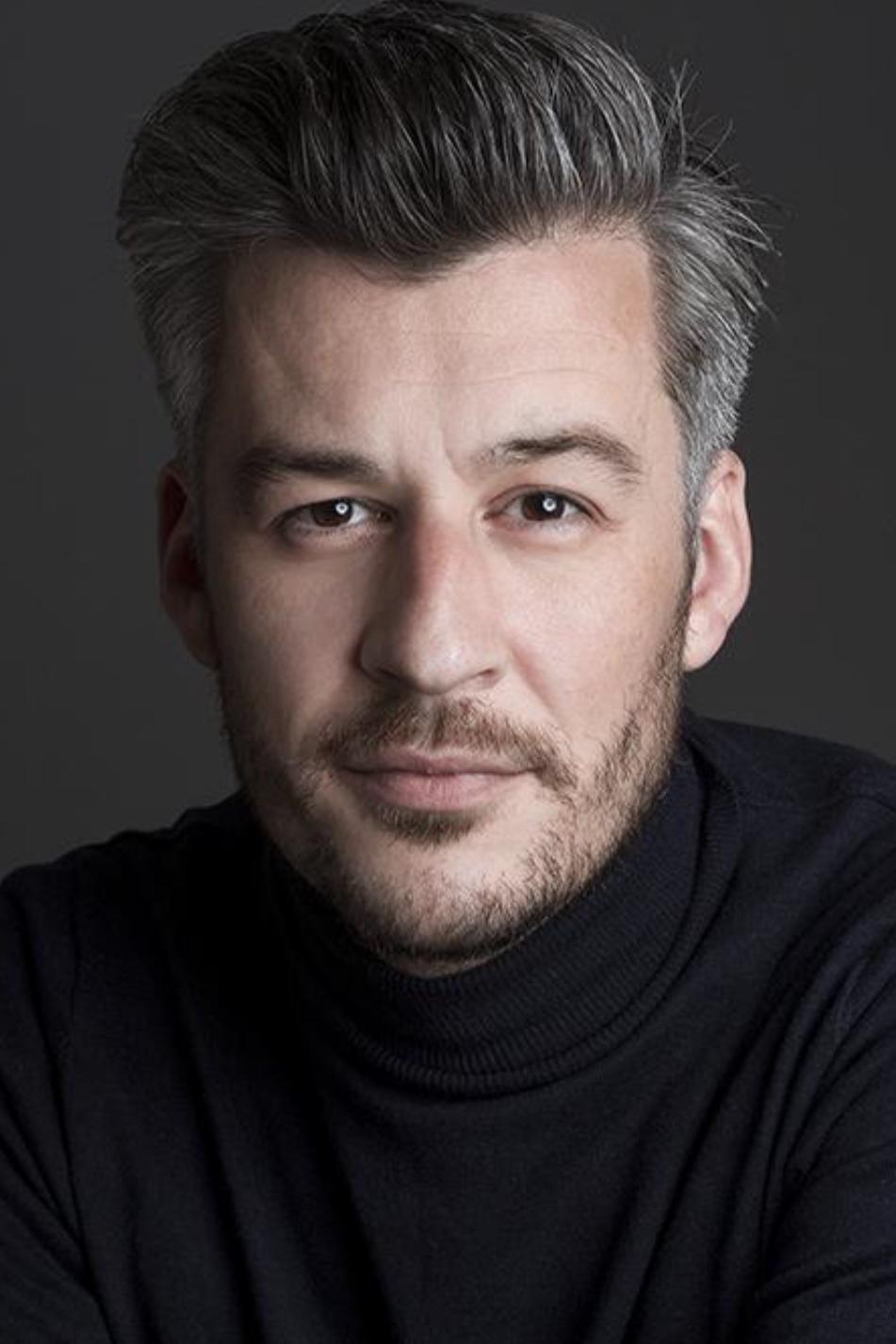 Luciano Gomes backdrop