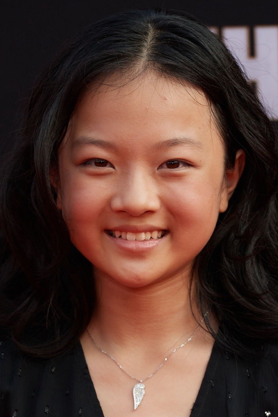 Harmonie He: Harmoni He backdrop