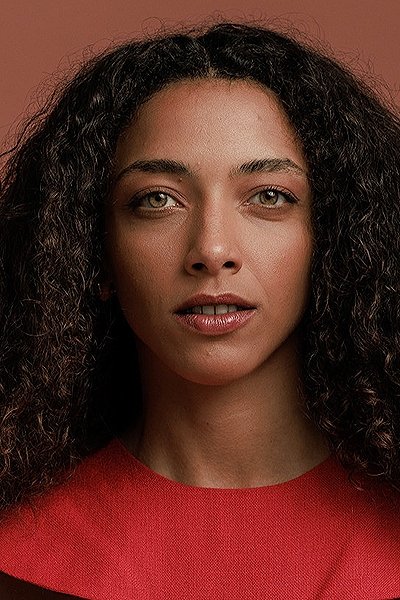 Alice Carvalho backdrop