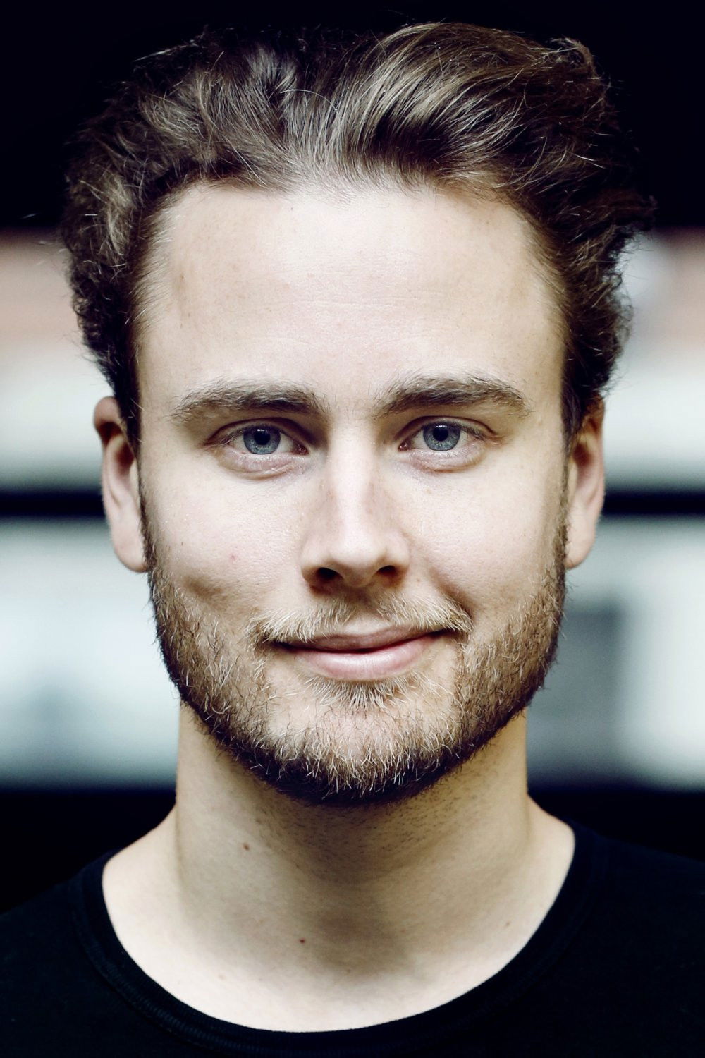 Anton Breum backdrop