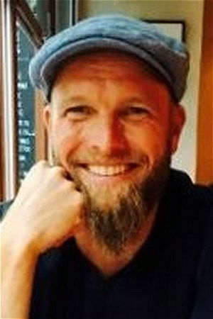 Fili Seifert backdrop