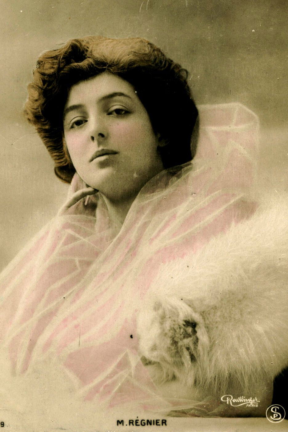 Marthe Régnier backdrop