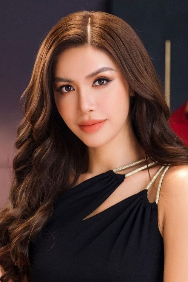 Nguyễn Minh Tú backdrop