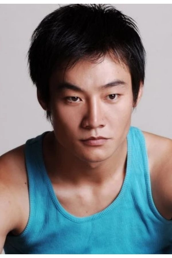 Qiao Pengyue backdrop