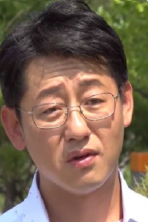 Yoon Kang-seon backdrop