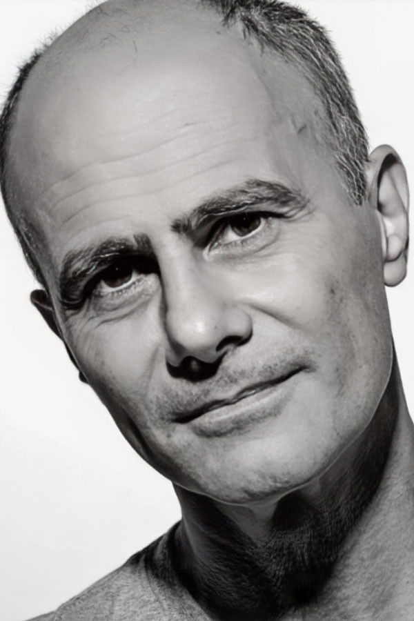 Hernán Gené backdrop