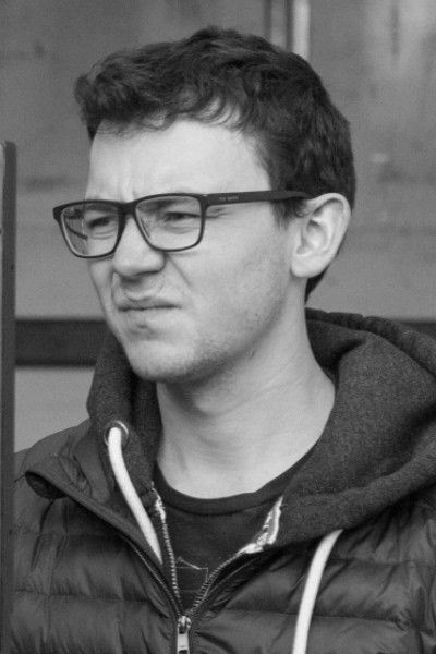 Harvey Kingsley-Elton backdrop