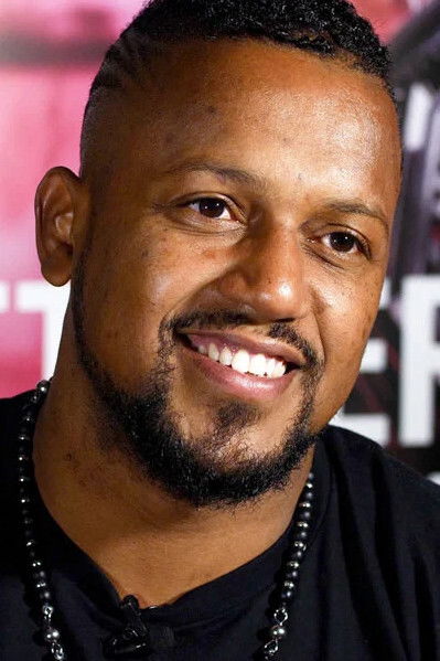 Yorgan de Castro backdrop