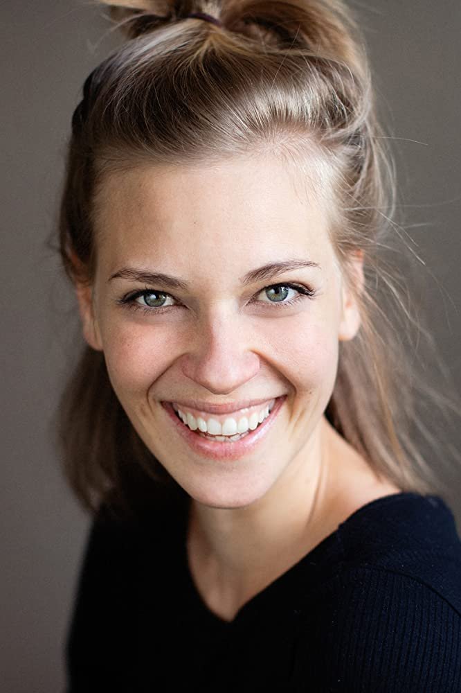 Lara Waldow backdrop