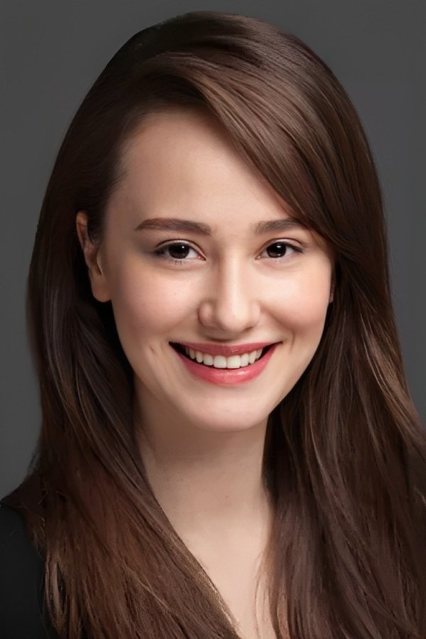 Müge Bayramoğlu backdrop