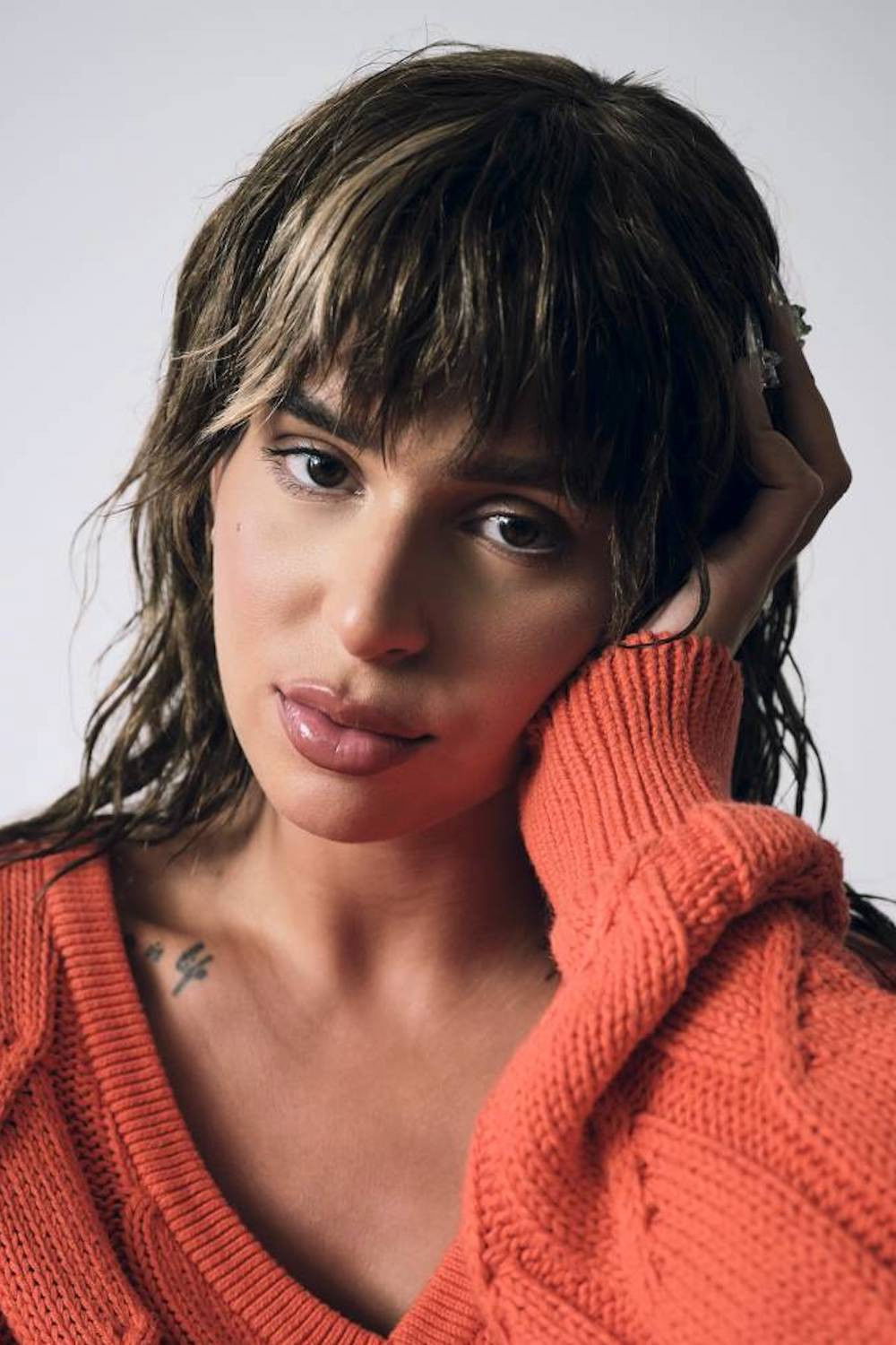 Nathy Peluso backdrop