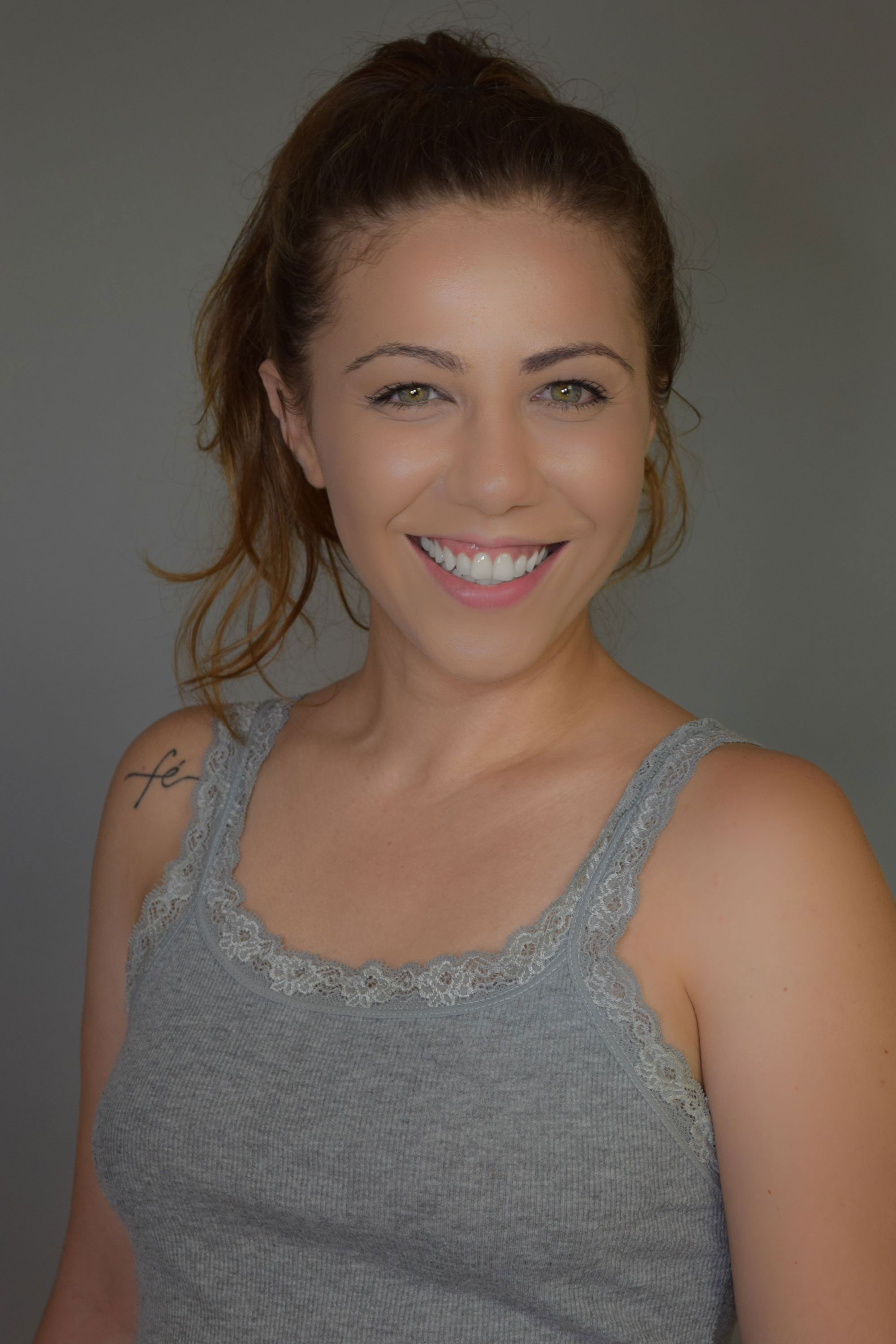 Aline Carválho backdrop