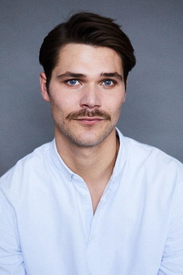 Henning Flüsloh backdrop