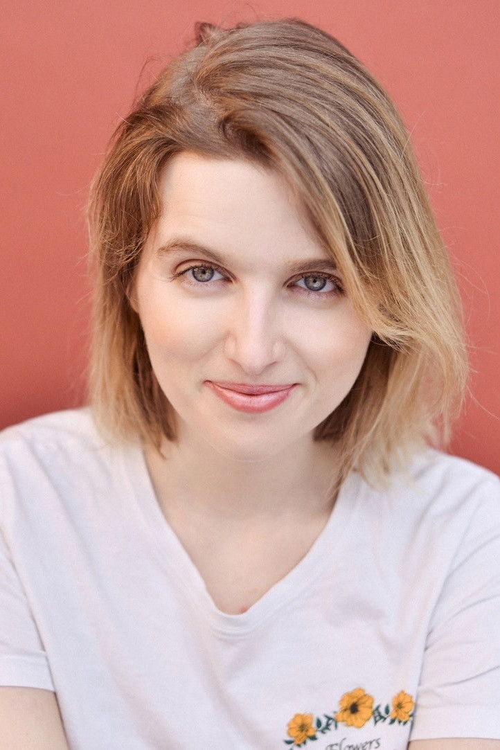 Amandine Bataille backdrop