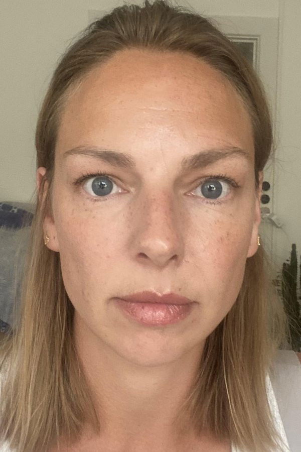 Julie Buch-Hansen backdrop