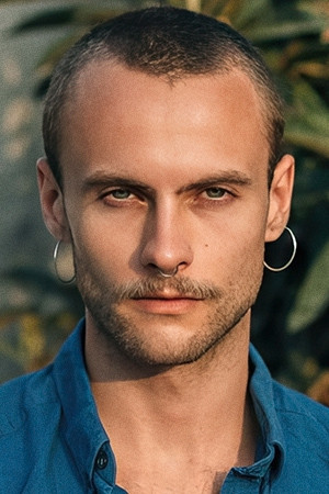 Theo Samsworth backdrop