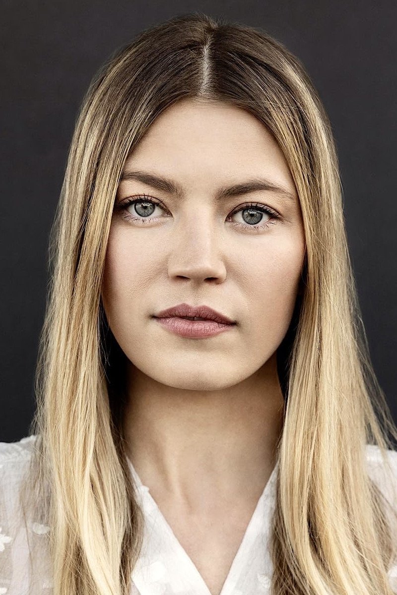 Hannah McKechnie backdrop