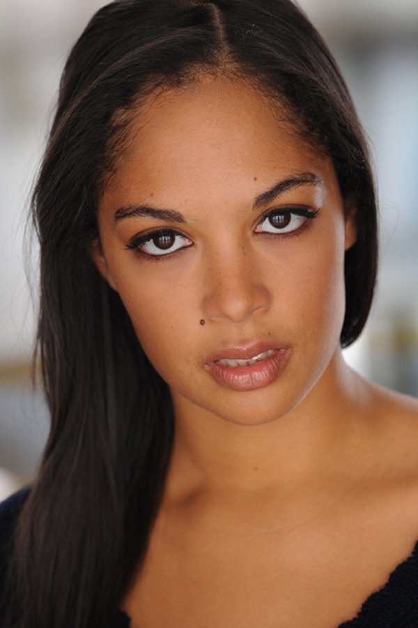 Daphne Di Cinto backdrop