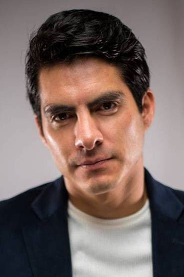 Axel Alcántara backdrop