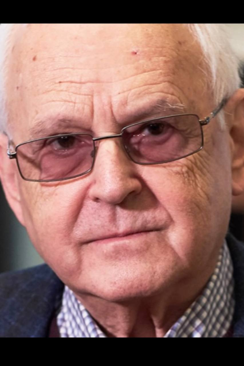 Aleksey Borodin backdrop